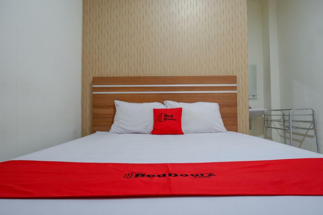 Hotel RedDoorz near Living Plaza Purwokerto Zewnętrze zdjęcie