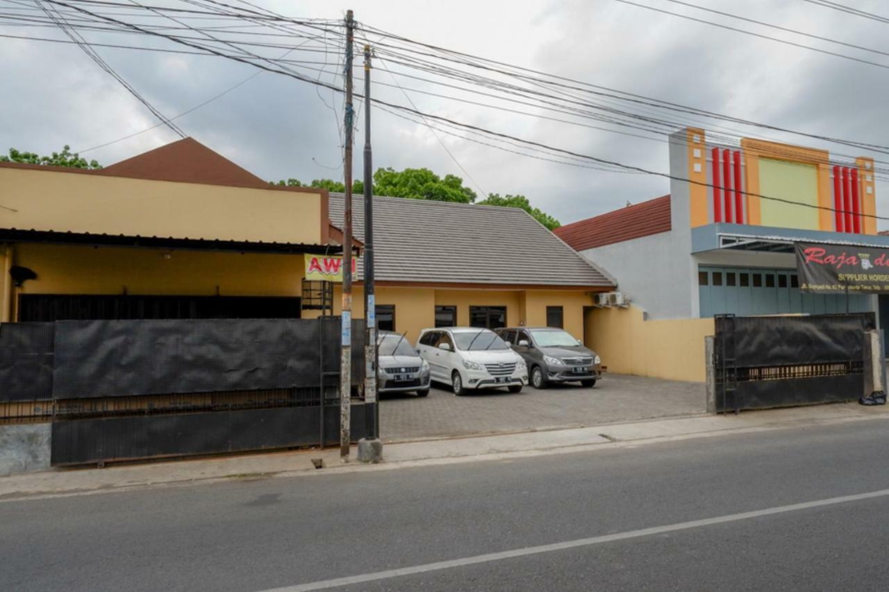 Hotel RedDoorz near Living Plaza Purwokerto Zewnętrze zdjęcie
