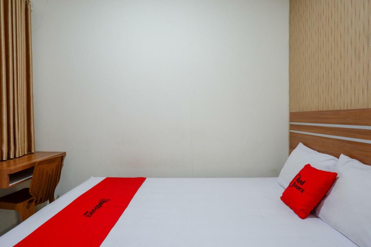 Hotel RedDoorz near Living Plaza Purwokerto Zewnętrze zdjęcie
