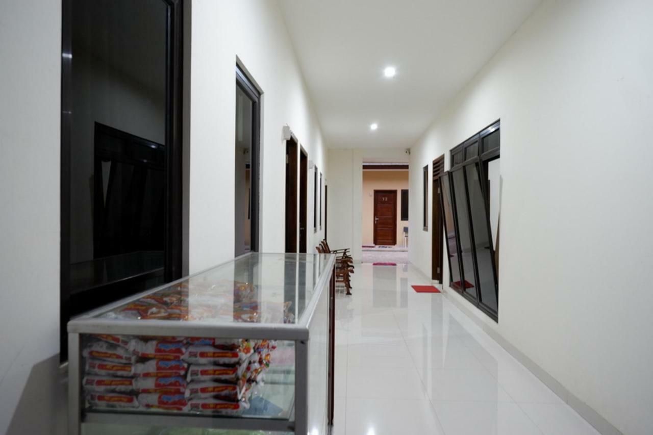 Hotel RedDoorz near Living Plaza Purwokerto Zewnętrze zdjęcie