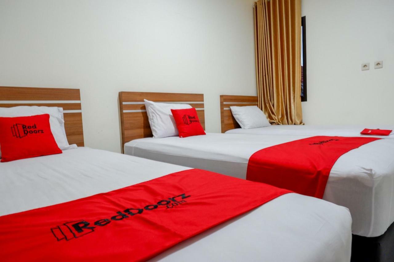 Hotel RedDoorz near Living Plaza Purwokerto Zewnętrze zdjęcie