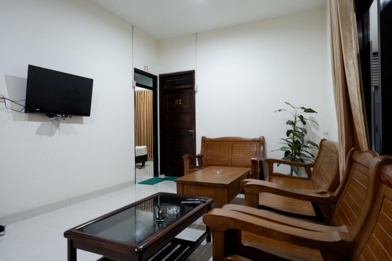 Hotel RedDoorz near Living Plaza Purwokerto Zewnętrze zdjęcie