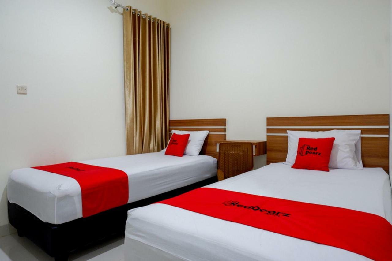Hotel RedDoorz near Living Plaza Purwokerto Zewnętrze zdjęcie
