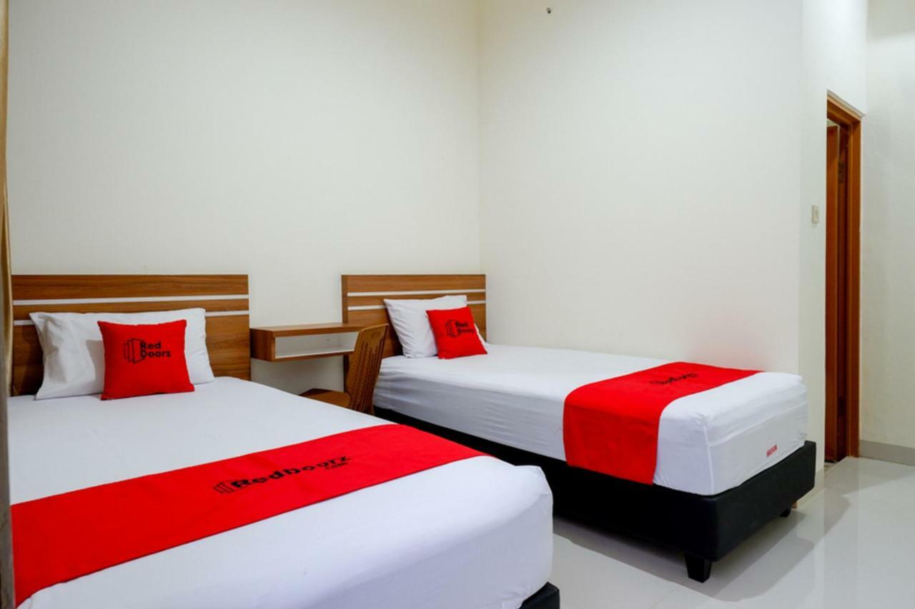 Hotel RedDoorz near Living Plaza Purwokerto Zewnętrze zdjęcie
