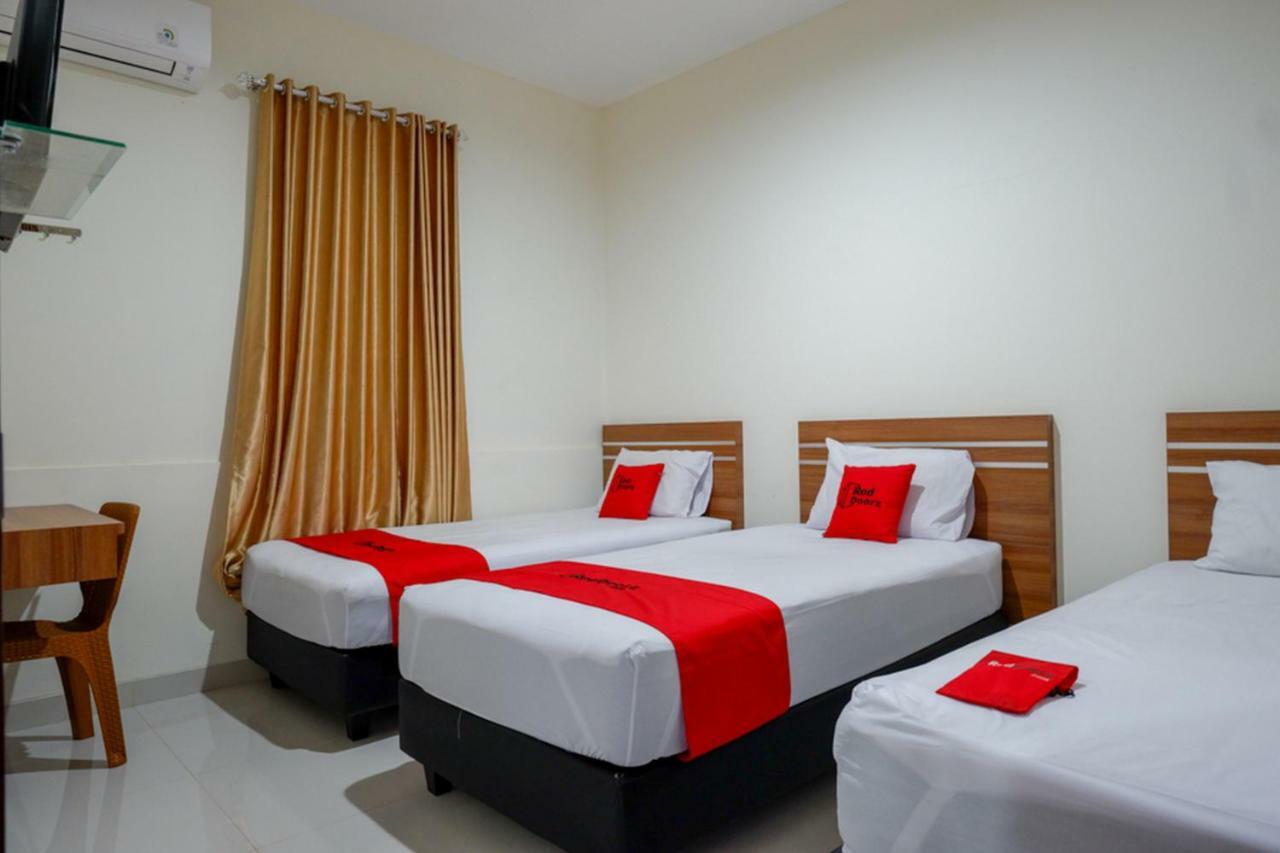 Hotel RedDoorz near Living Plaza Purwokerto Zewnętrze zdjęcie
